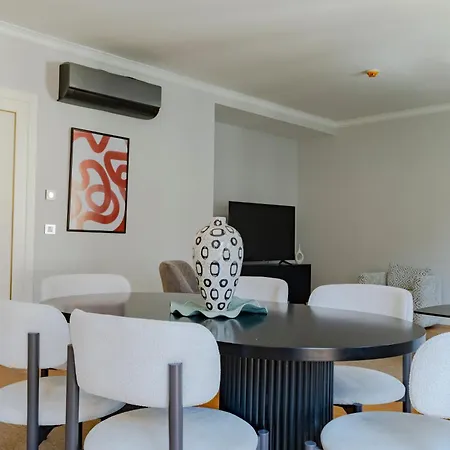 Spacious Duplex With 3 Bedrooms And 2 Bathrooms Apartment
