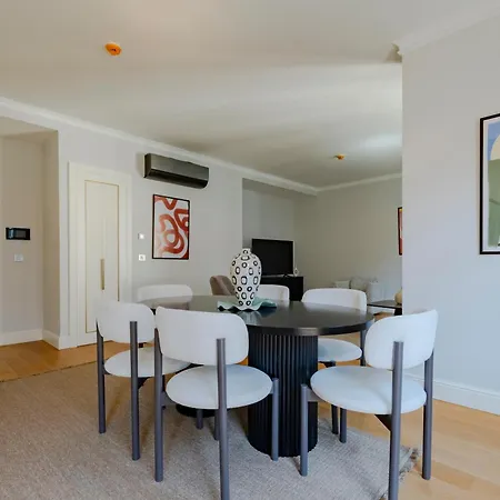 Apartment Spacious Duplex With 3 Bedrooms And 2 Bathrooms *