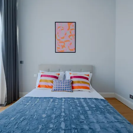 Apartment Spacious Duplex With 3 Bedrooms And 2 Bathrooms