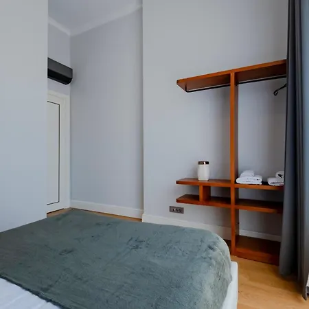 Spacious Duplex With 3 Bedrooms And 2 Bathrooms Apartment