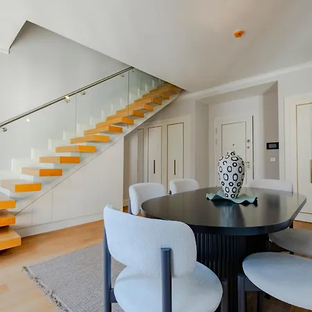 Spacious Duplex With 3 Bedrooms And 2 Bathrooms شقة اسطنبول