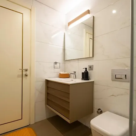 Spacious Duplex With 3 Bedrooms And 2 Bathrooms * اسطنبول