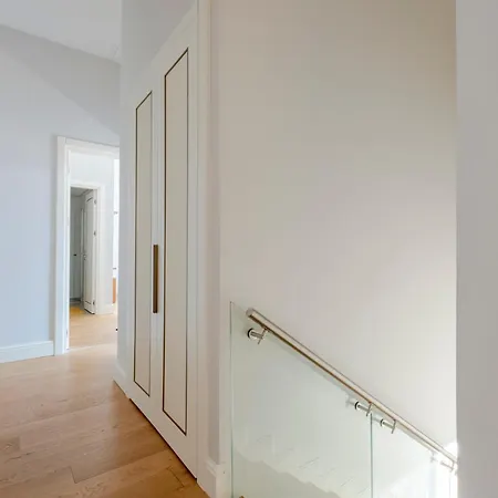 شقة Spacious Duplex With 3 Bedrooms And 2 Bathrooms اسطنبول